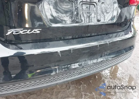 2017 Ford Focus S z USA, uszkodzony, nr VIN 1FADP3E2XHL312495